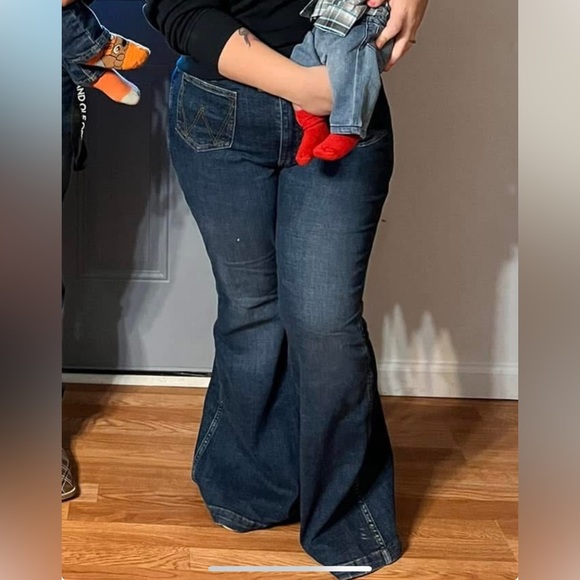 Wrangler Women's Retro High Rise Trumpet Flare Jean-Jana - Picture 5 of 8